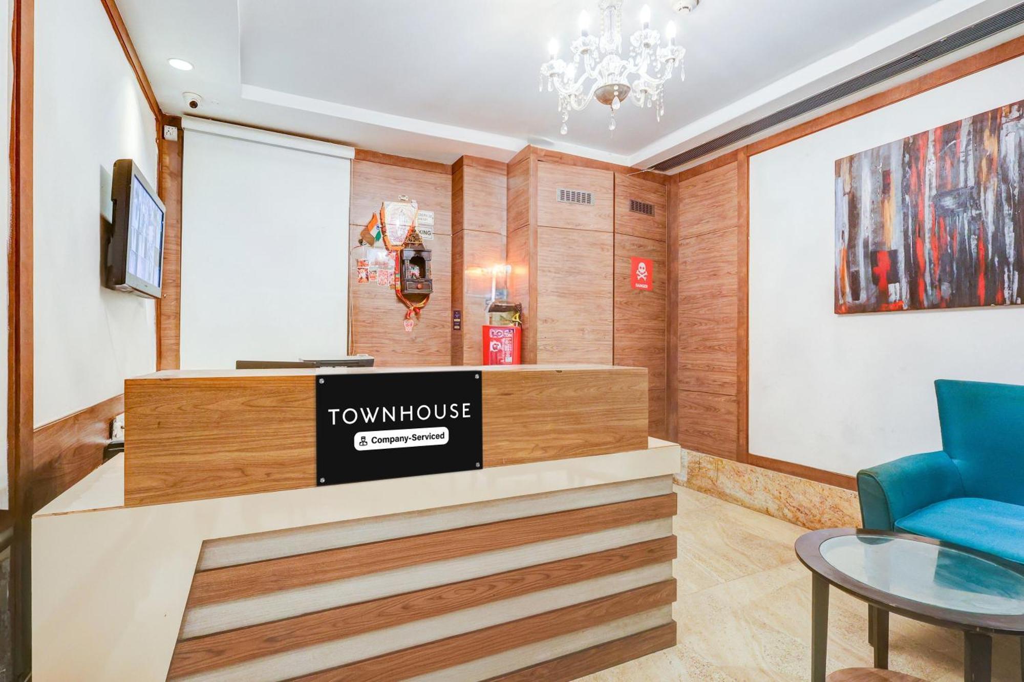 Super Townhouse Chhatarpur Near Metro Park New Delhi Exterior photo