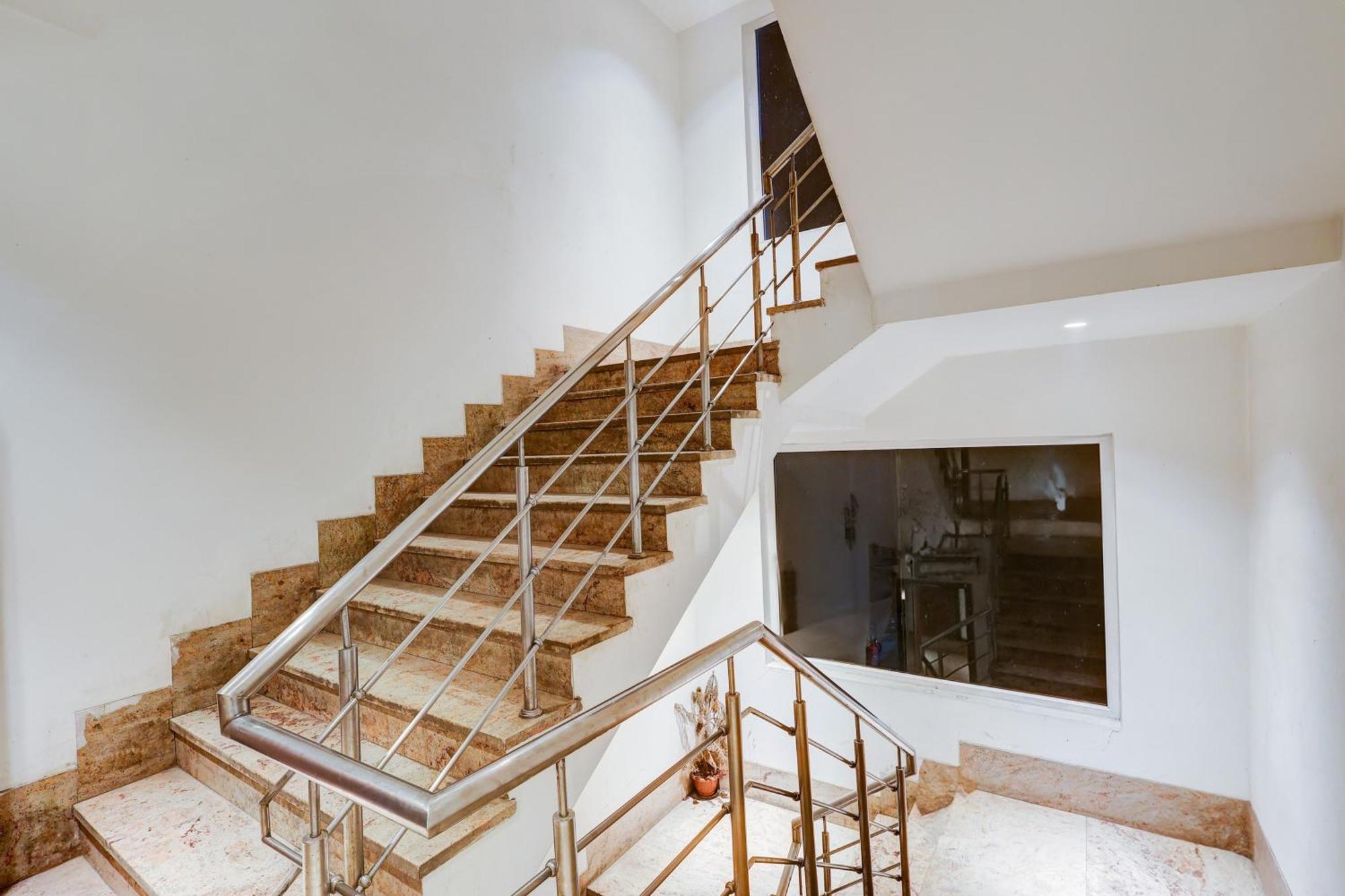 Super Townhouse Chhatarpur Near Metro Park New Delhi Exterior photo