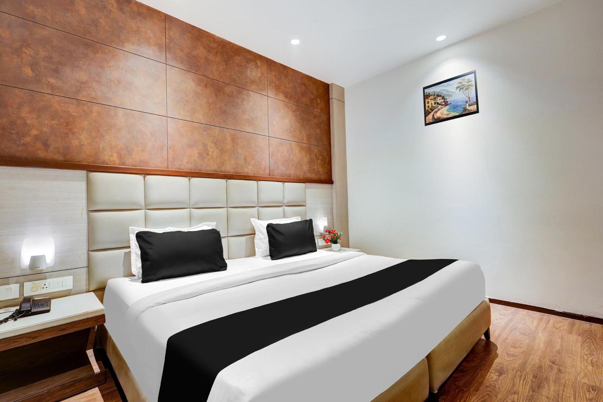 Super Townhouse Chhatarpur Near Metro Park New Delhi Exterior photo