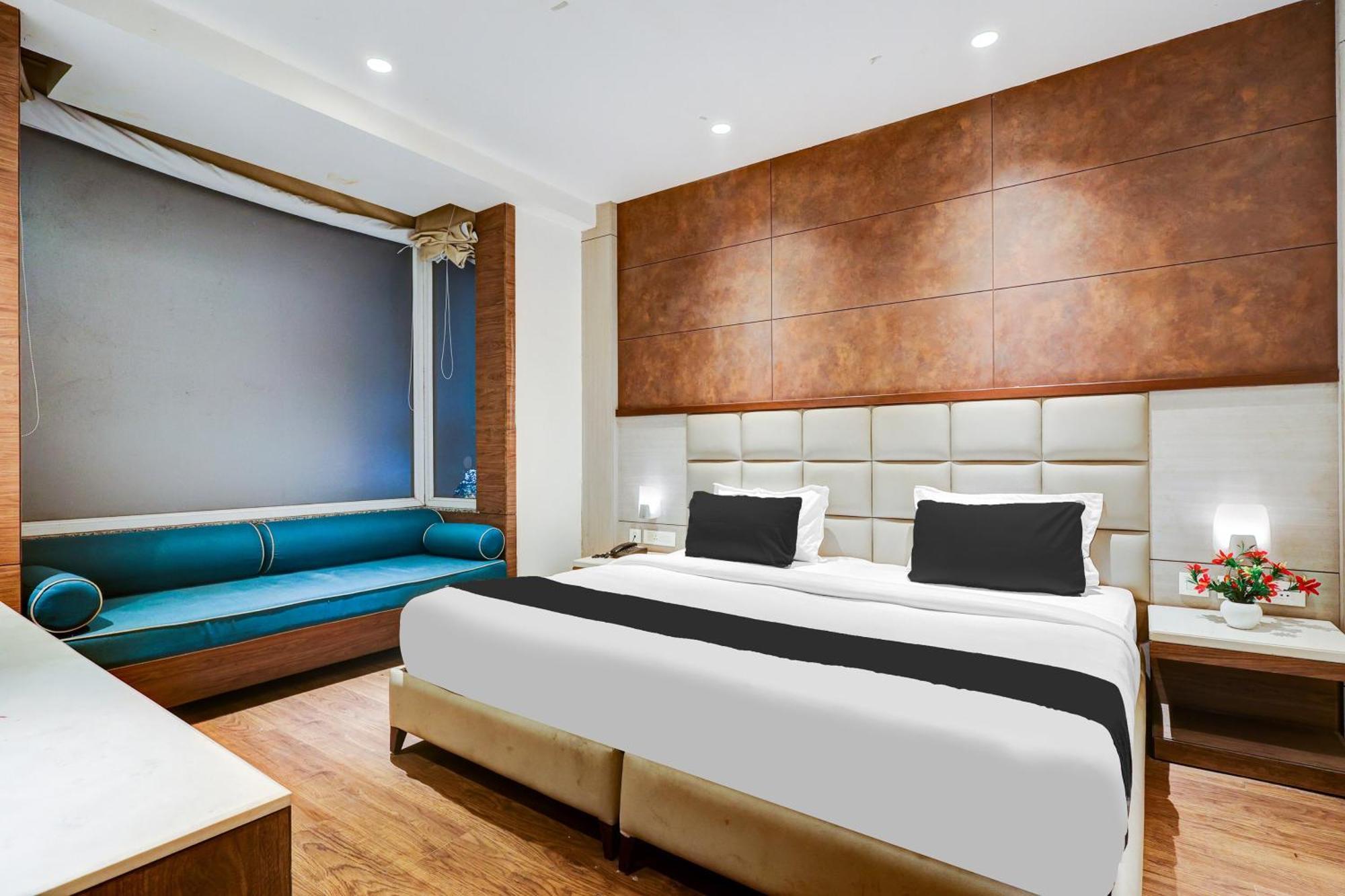 Super Townhouse Chhatarpur Near Metro Park New Delhi Exterior photo
