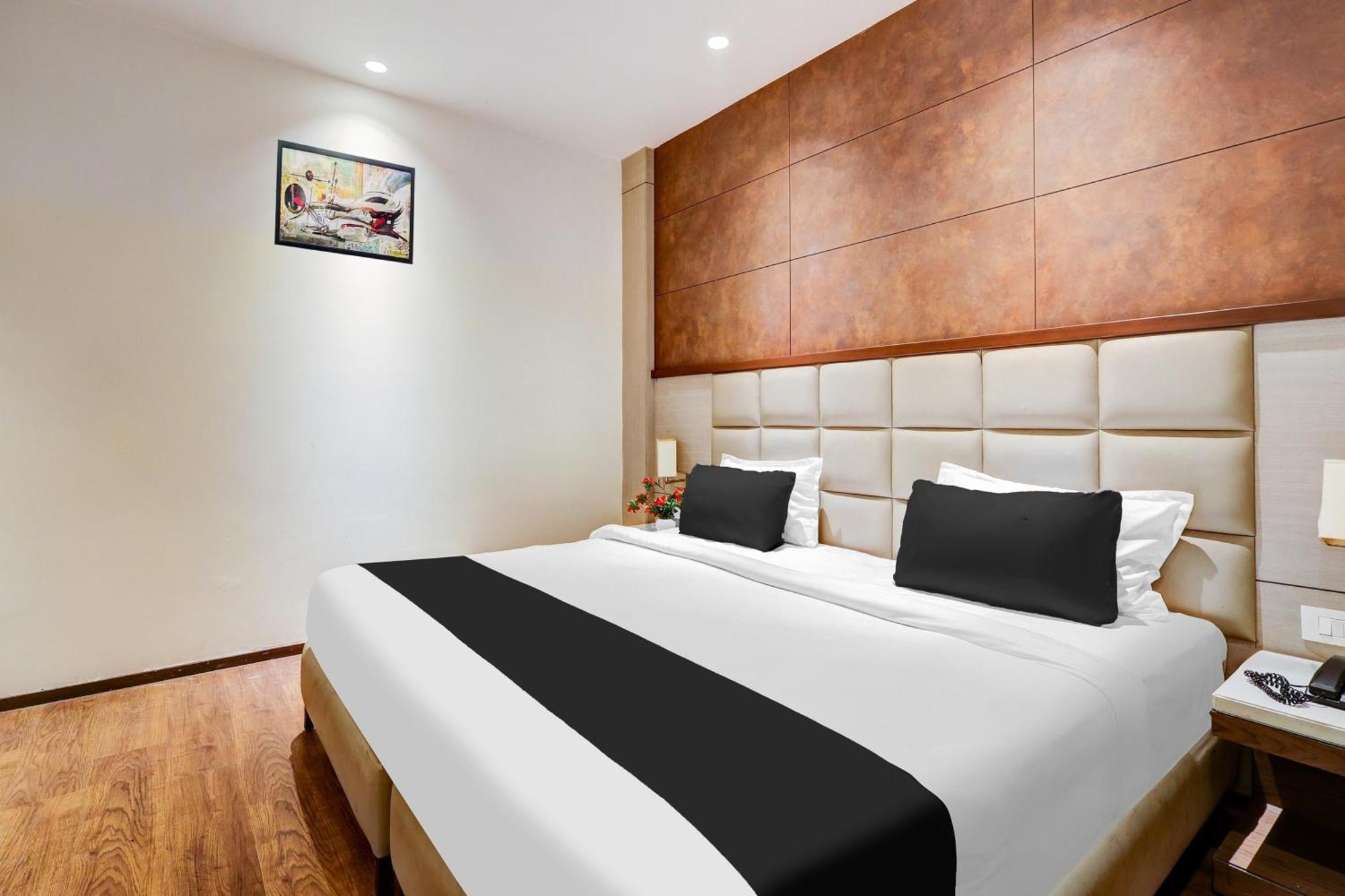 Super Townhouse Chhatarpur Near Metro Park New Delhi Exterior photo